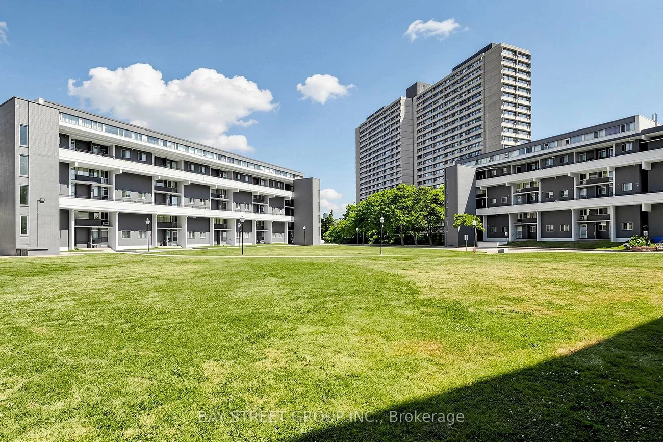 55, Sunny, Flemingdon Park, Toronto
