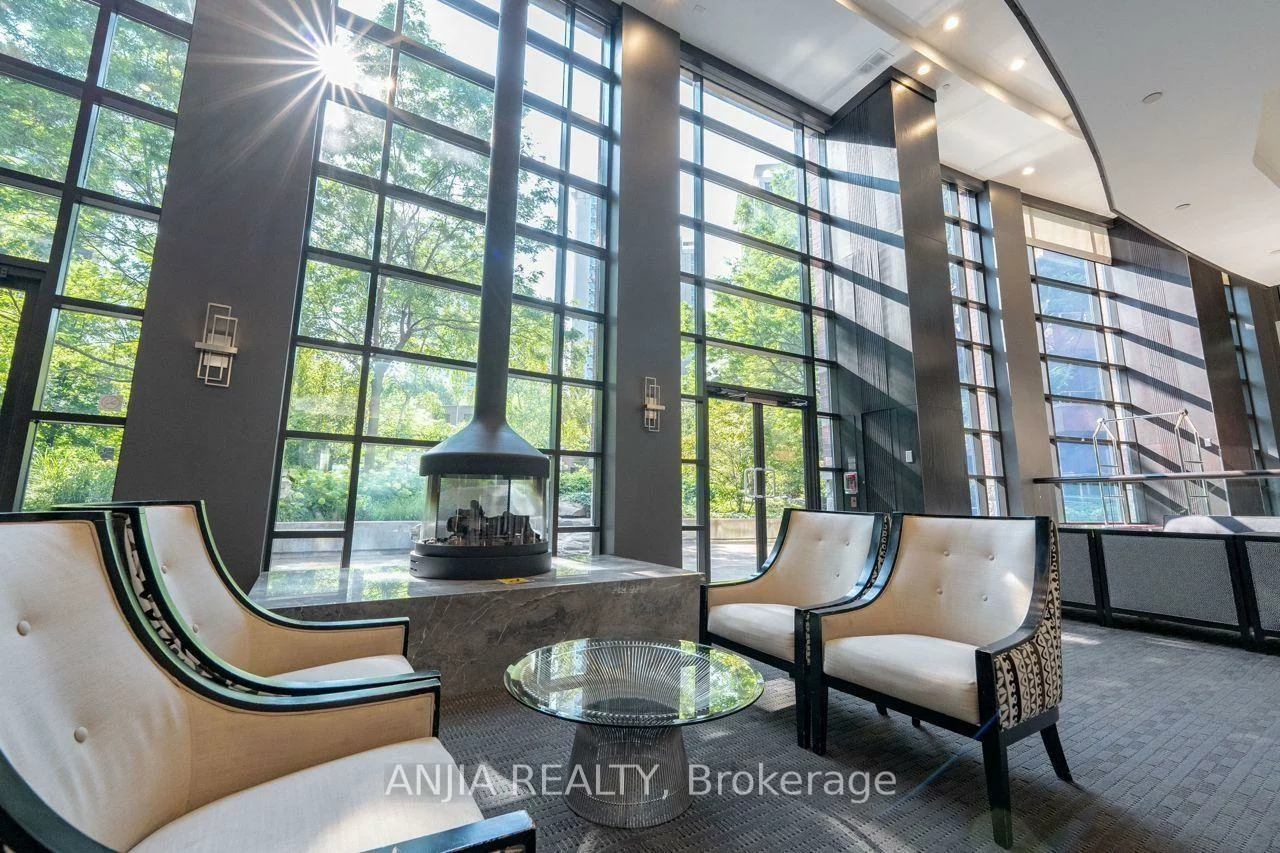 33, Sheppard, Willowdale East, Toronto