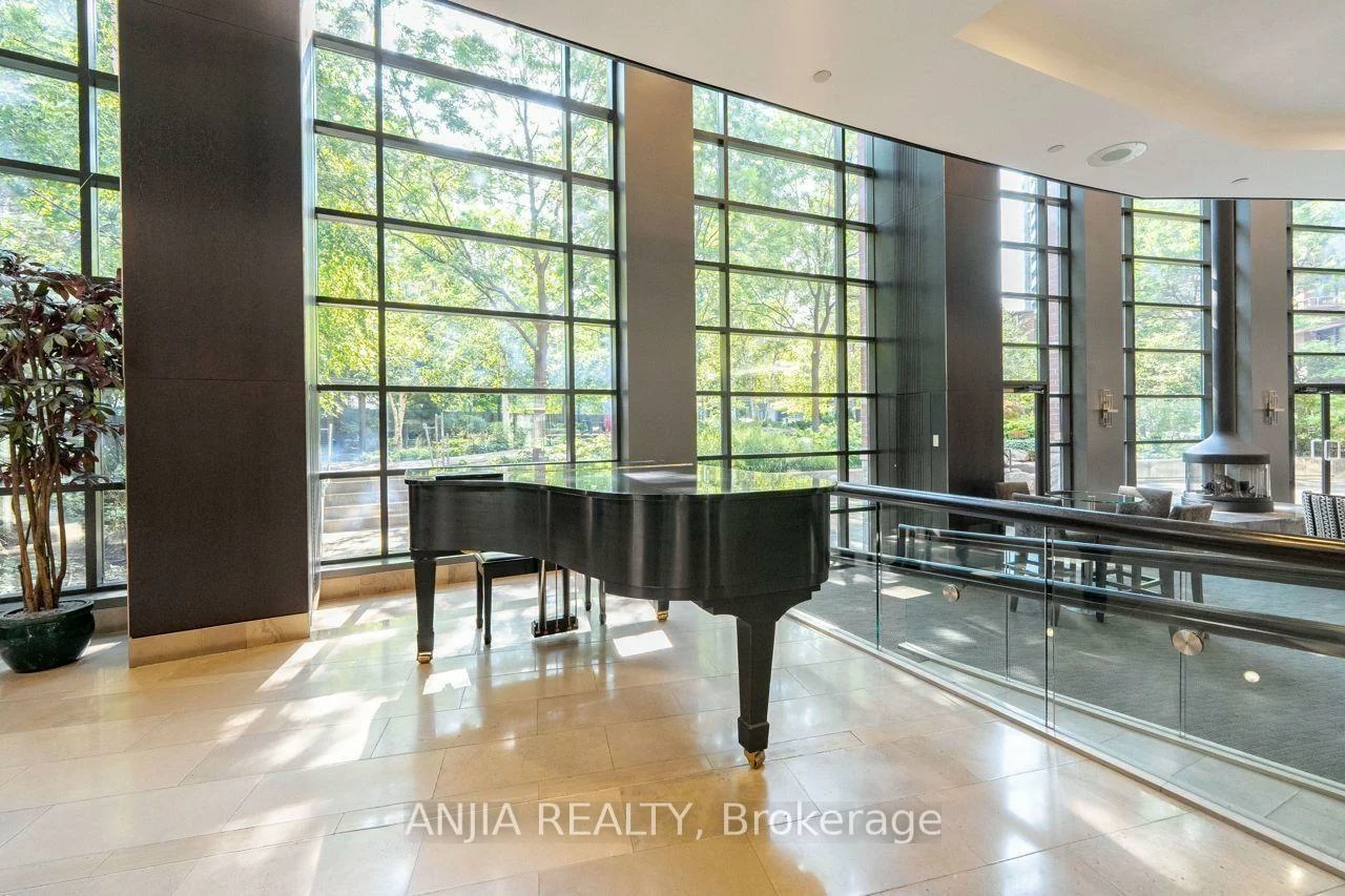 33, Sheppard, Willowdale East, Toronto