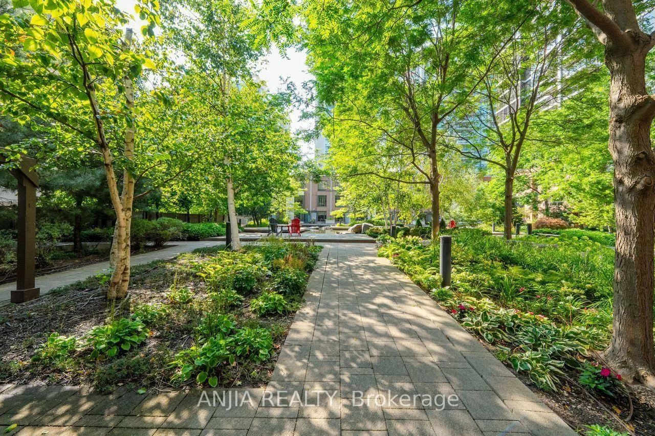 33, Sheppard, Willowdale East, Toronto
