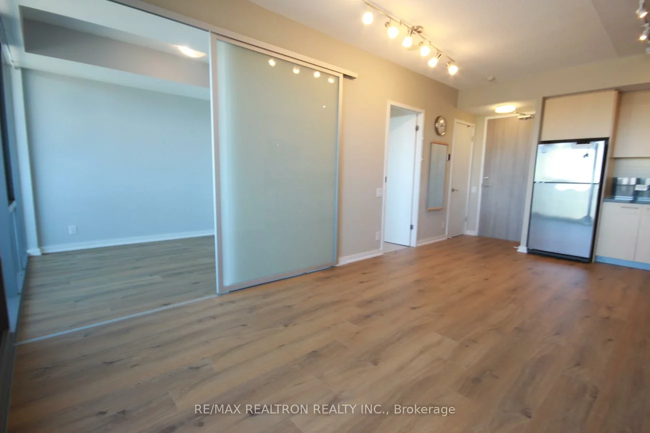 390, Cherry, Waterfront Communities C8, Toronto