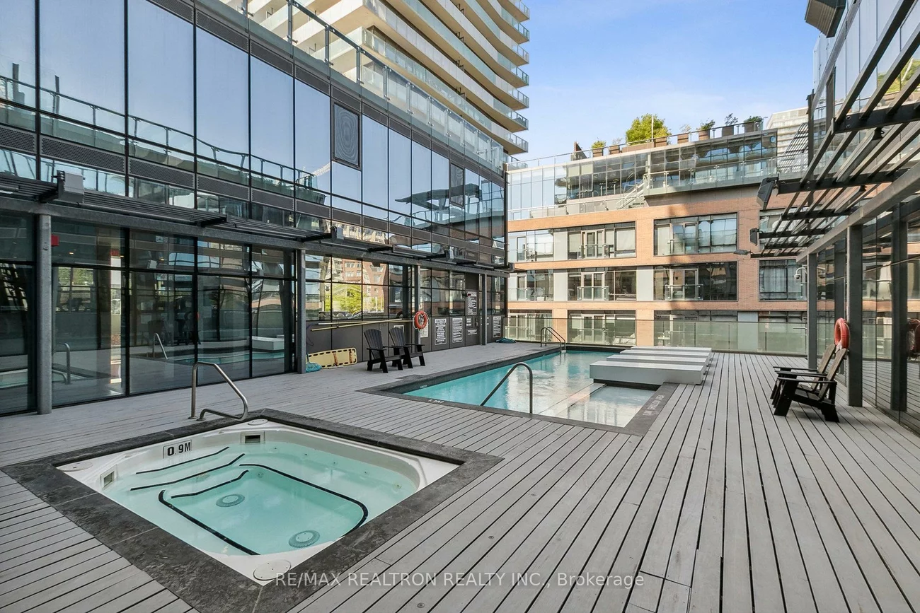 390, Cherry, Waterfront Communities C8, Toronto
