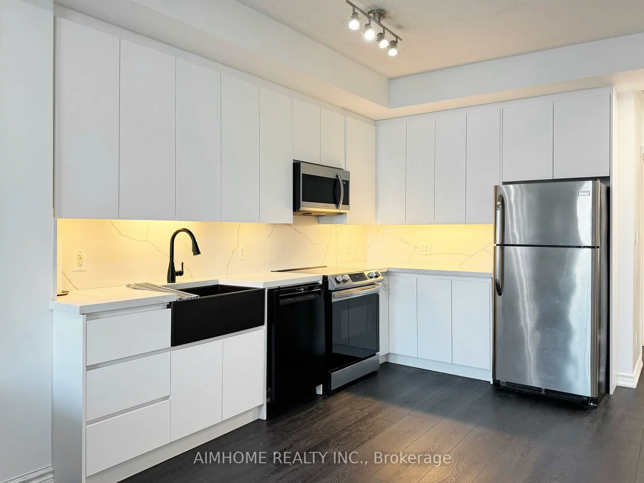 33, Bay, Waterfront Communities C1, Toronto