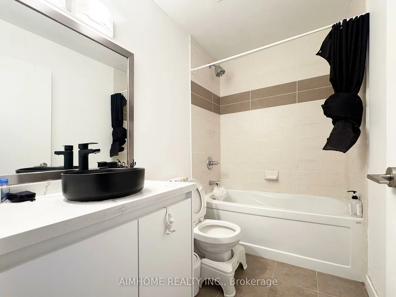 33, Bay, Waterfront Communities C1, Toronto