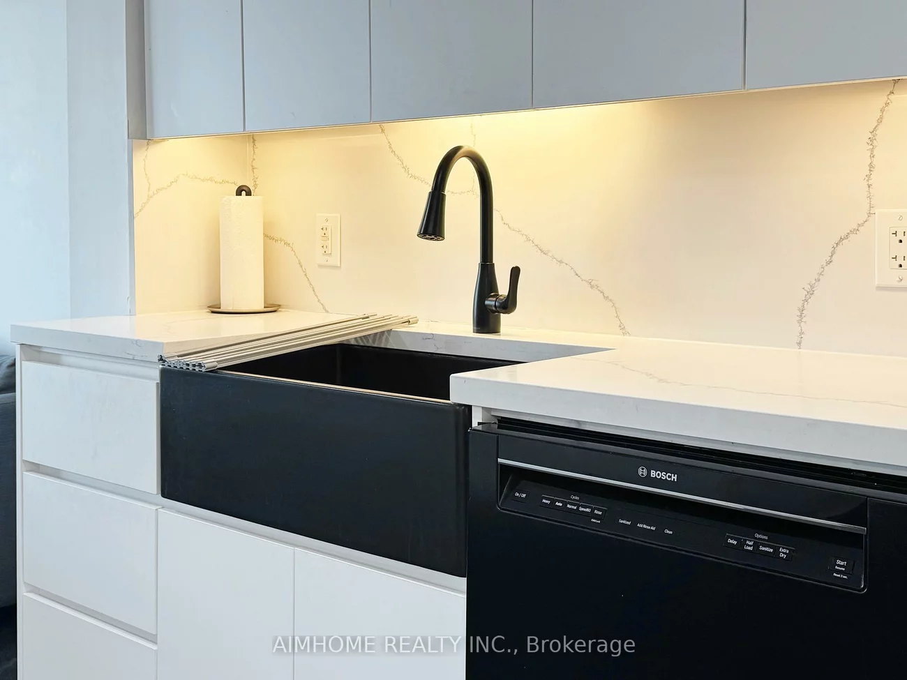 33, Bay, Waterfront Communities C1, Toronto