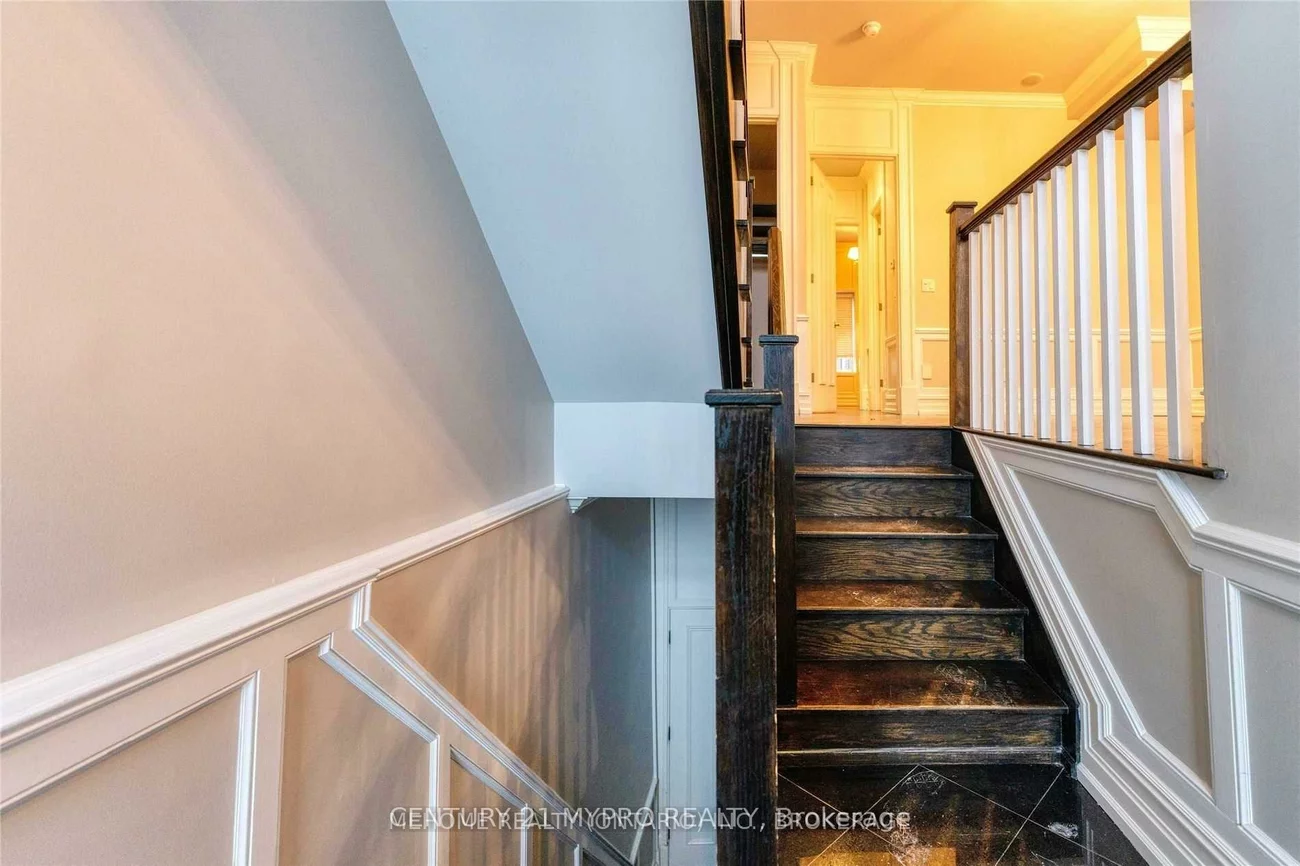 280, Spadina, Casa Loma, Toronto