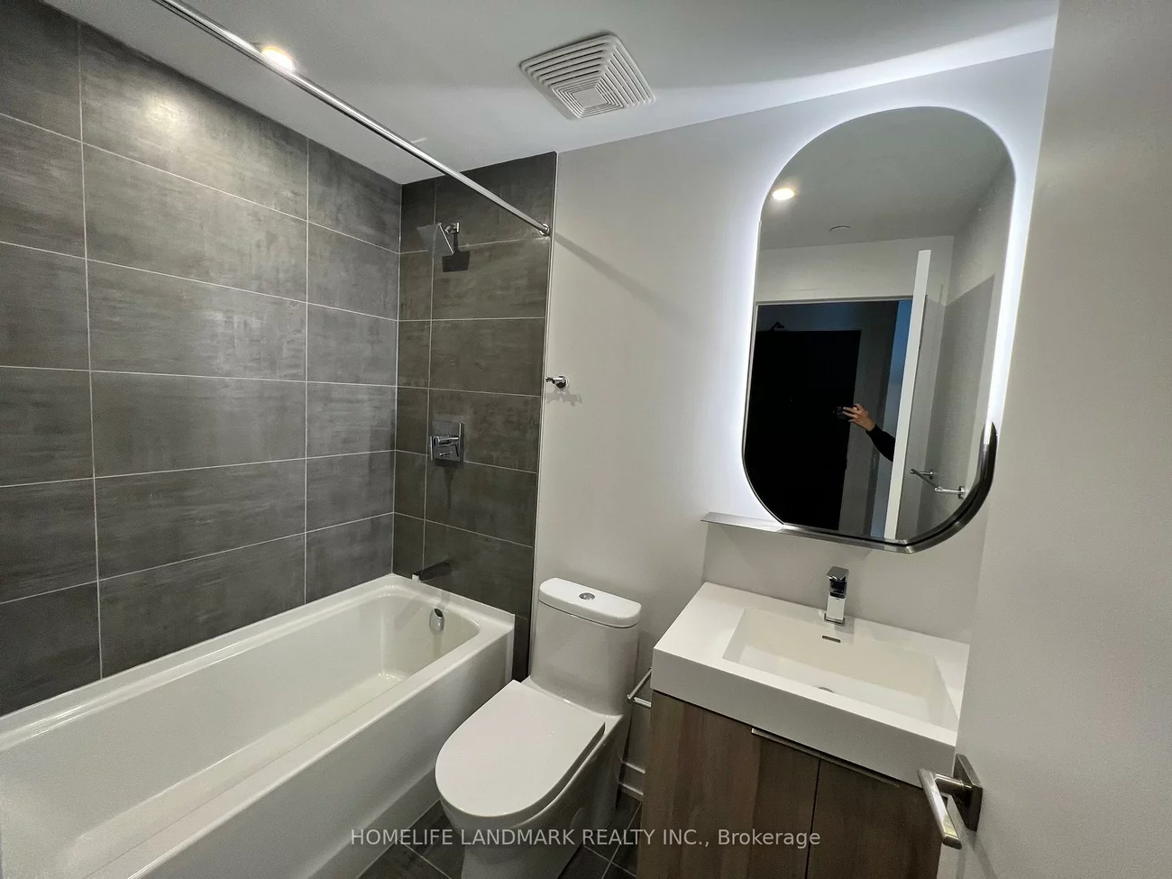 15, Holmes, Willowdale East, Toronto