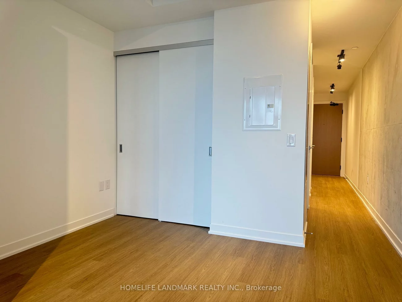 195, McCaul, Kensington-Chinatown, Toronto