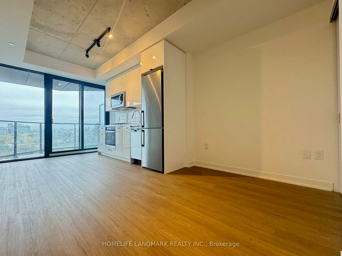 195, McCaul, Kensington-Chinatown, Toronto