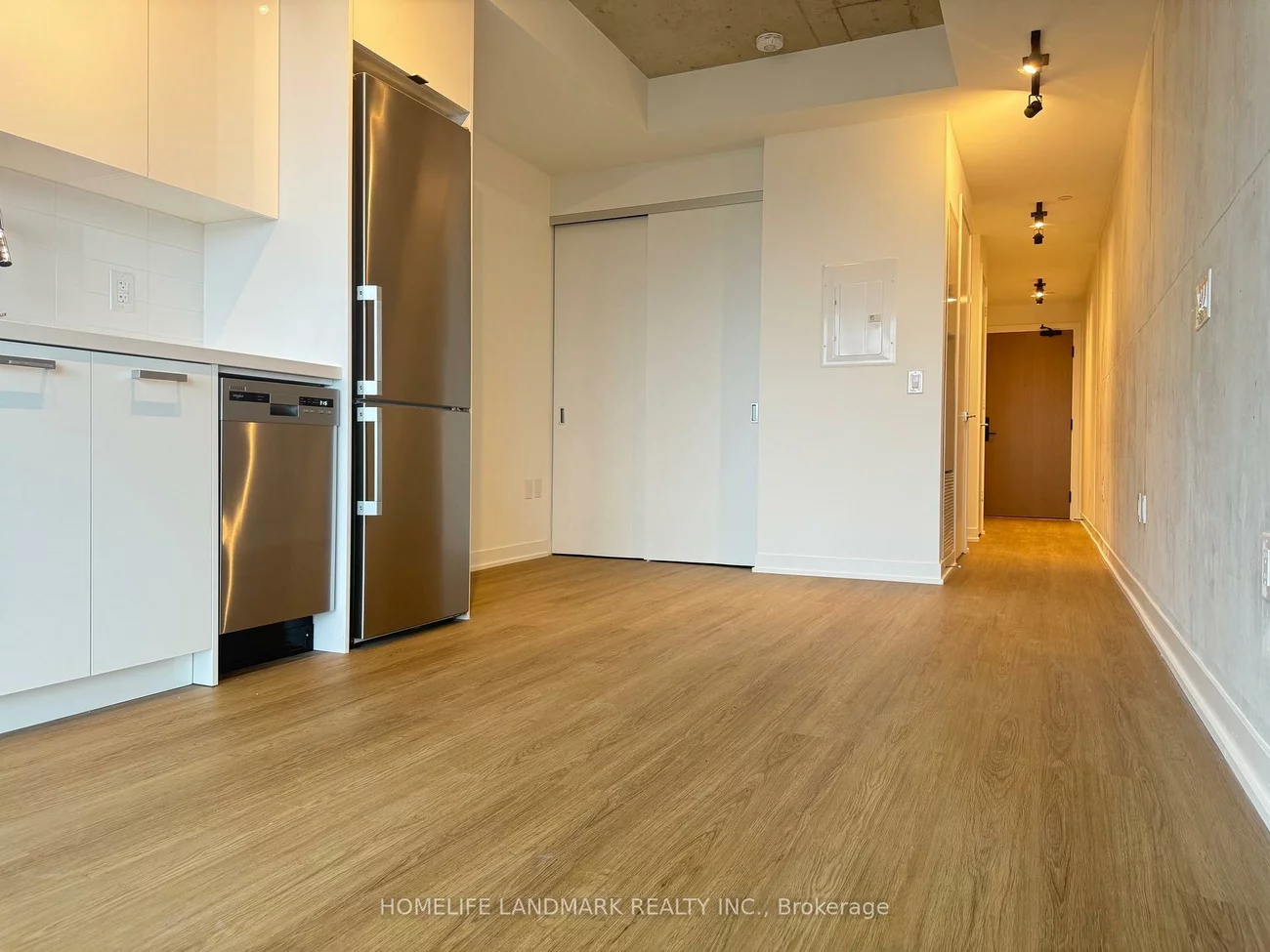 195, McCaul, Kensington-Chinatown, Toronto