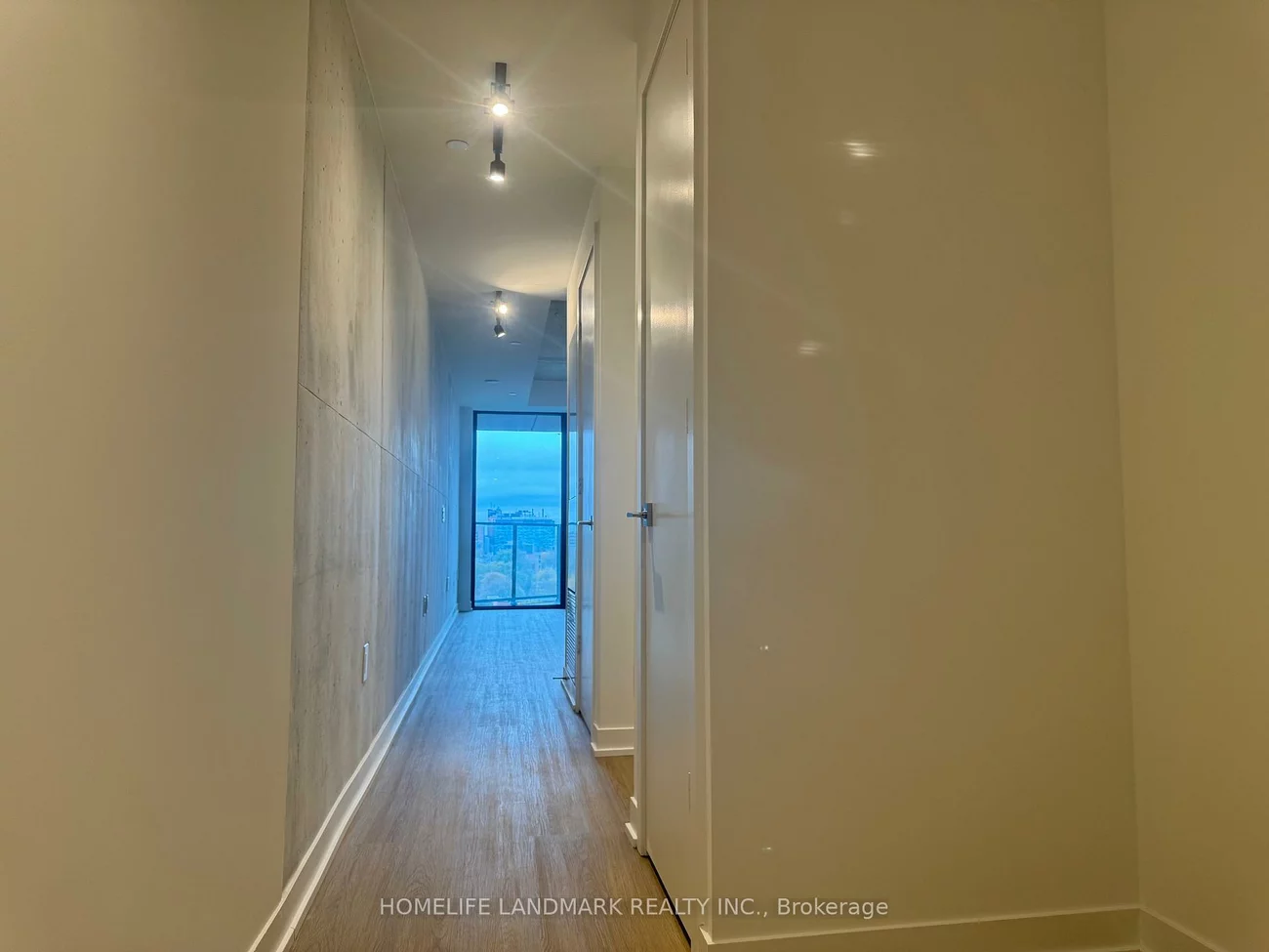 195, McCaul, Kensington-Chinatown, Toronto