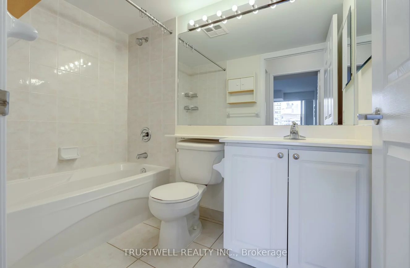 155, Beecroft, Lansing-Westgate, Toronto