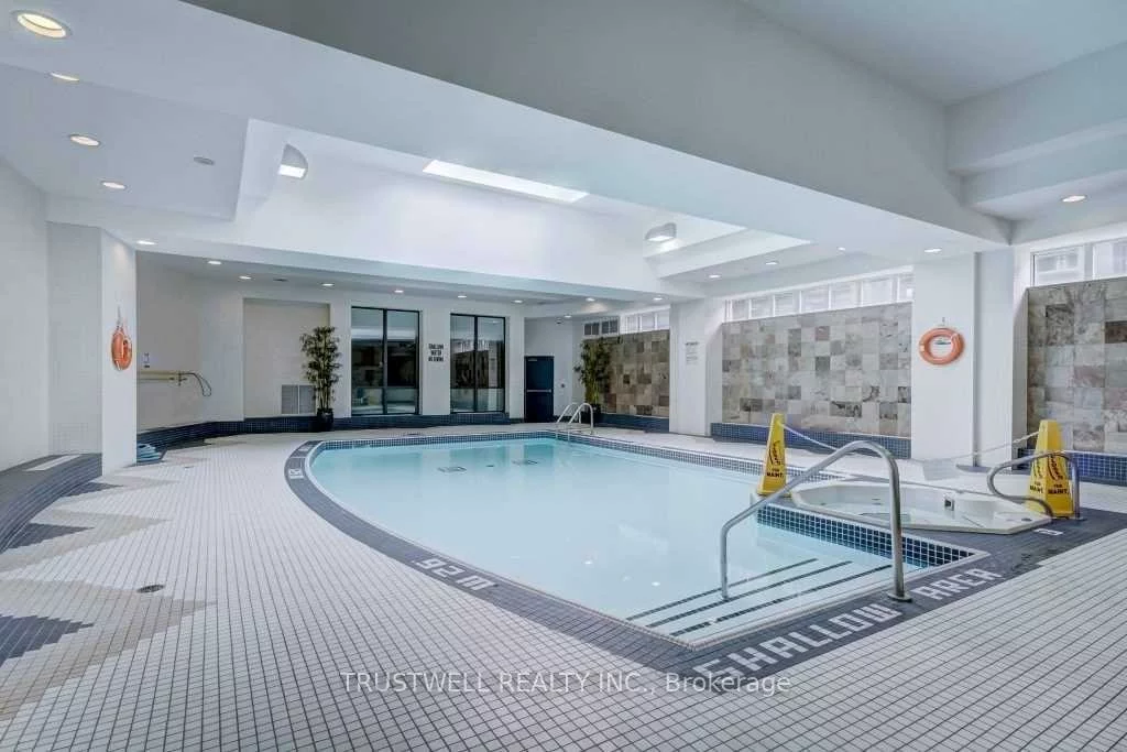 155, Beecroft, Lansing-Westgate, Toronto