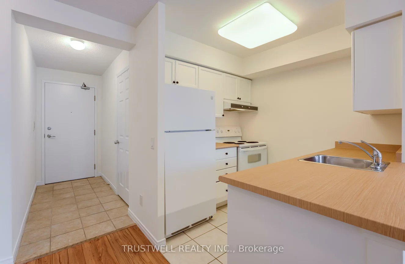 155, Beecroft, Lansing-Westgate, Toronto