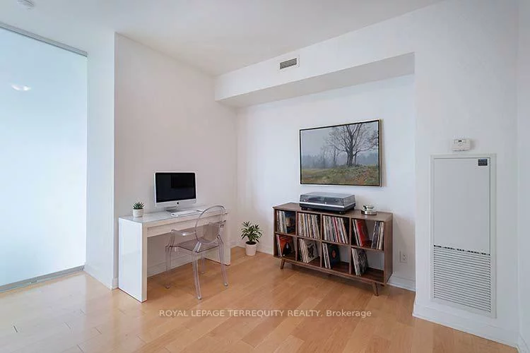 33, Charles, Church-Yonge Corridor, Toronto