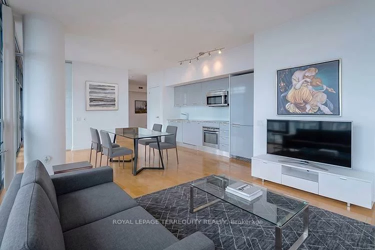 33, Charles, Church-Yonge Corridor, Toronto