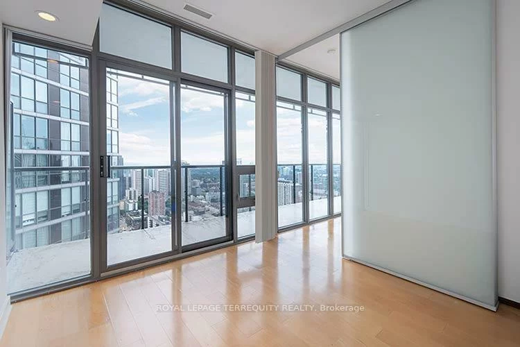 33, Charles, Church-Yonge Corridor, Toronto