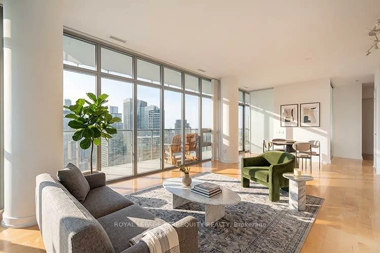 33, Charles, Church-Yonge Corridor, Toronto