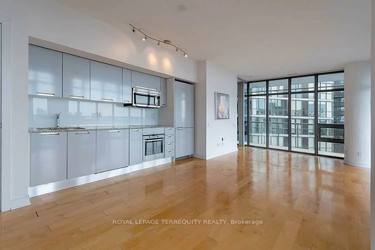 33, Charles, Church-Yonge Corridor, Toronto
