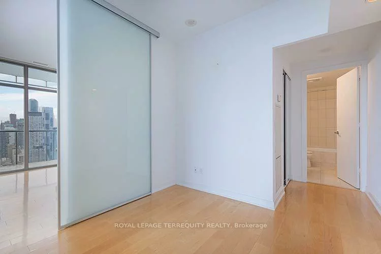 33, Charles, Church-Yonge Corridor, Toronto