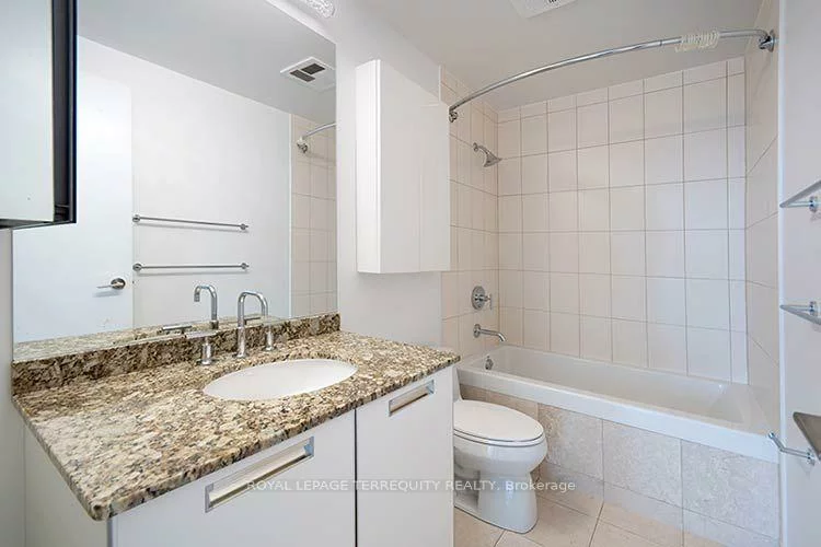 33, Charles, Church-Yonge Corridor, Toronto