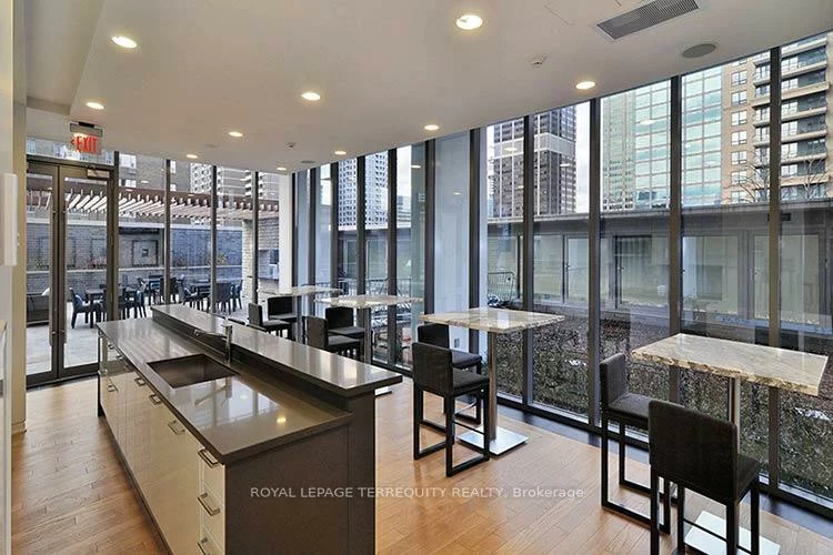 33, Charles, Church-Yonge Corridor, Toronto