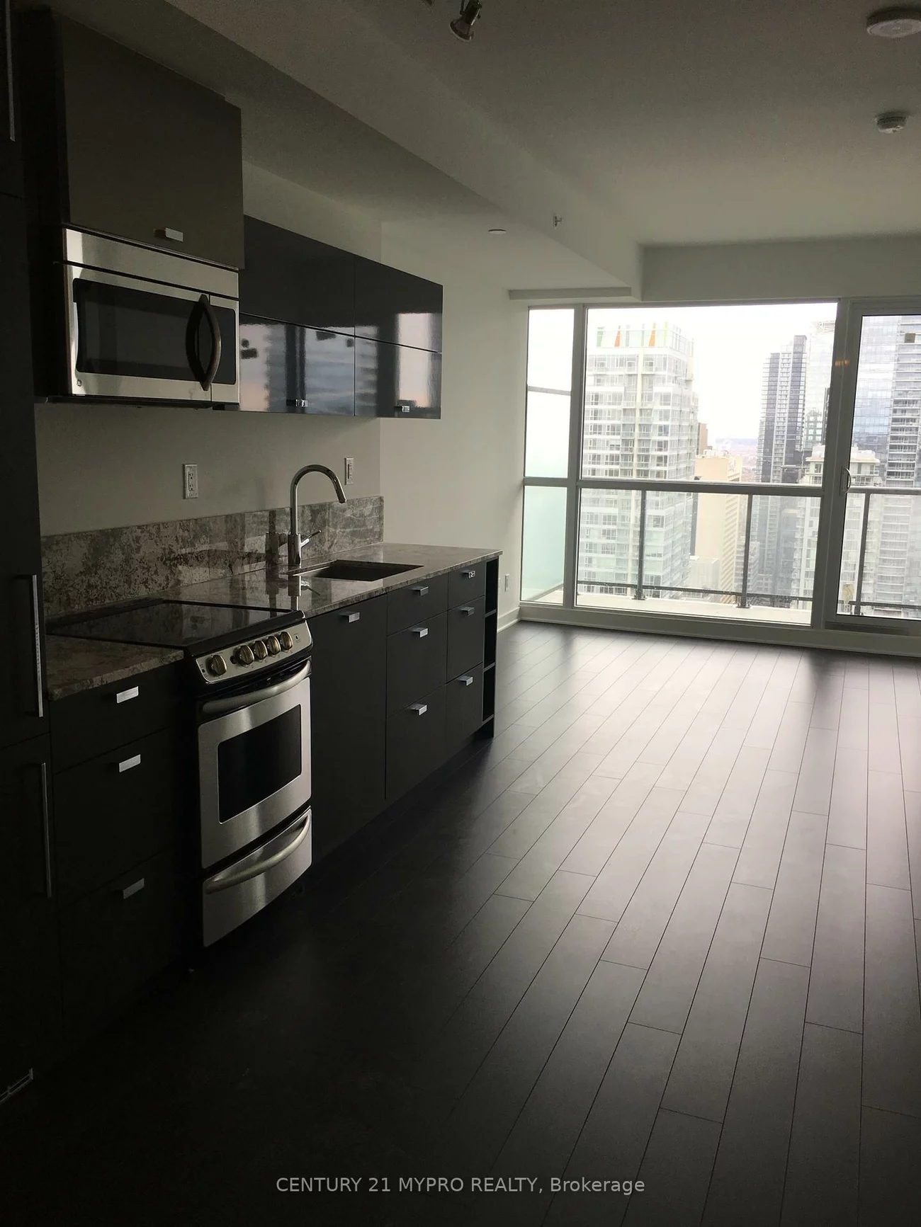 290, Adelaide, Waterfront Communities C1, Toronto
