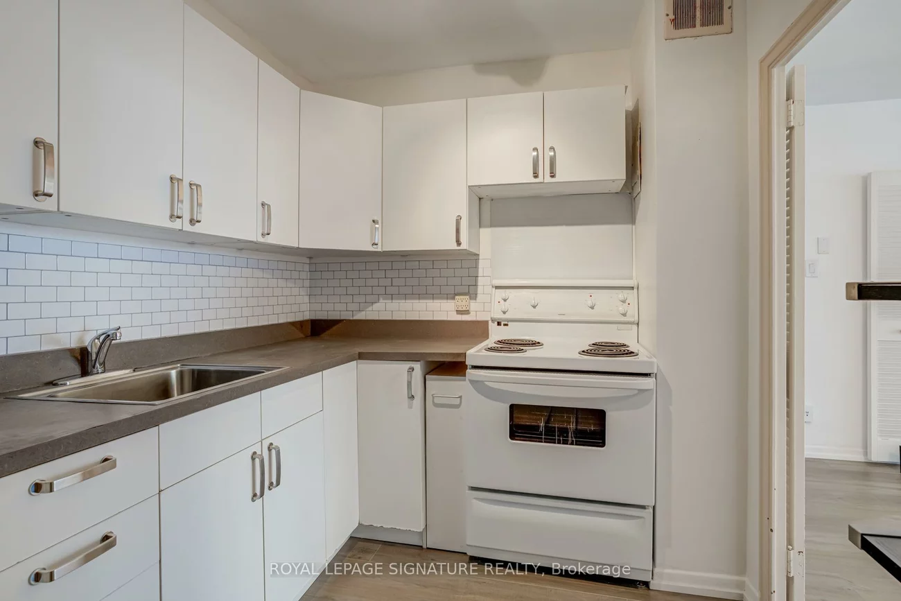 60, Montclair, Forest Hill South, Toronto