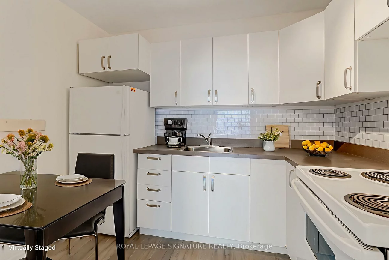60, Montclair, Forest Hill South, Toronto
