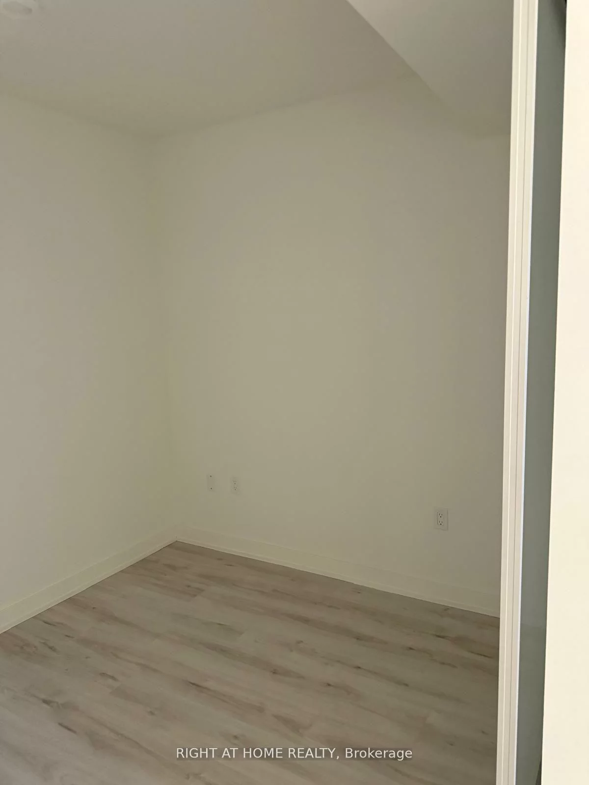 110, Broadway, Mount Pleasant West, Toronto