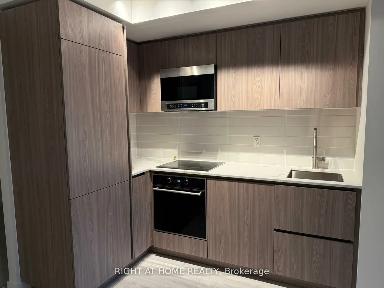 110, Broadway, Mount Pleasant West, Toronto