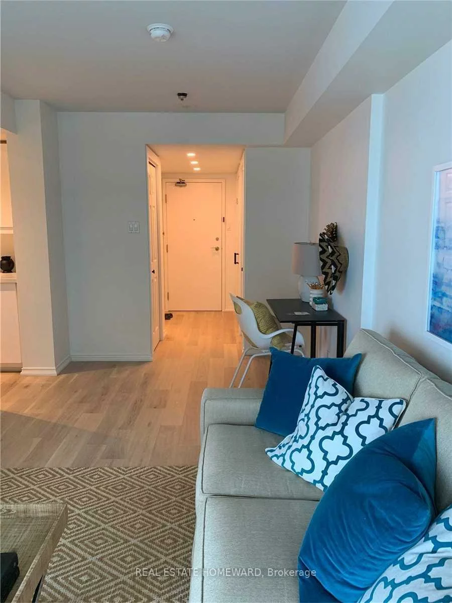 77, Harbour, Waterfront Communities C1, Toronto