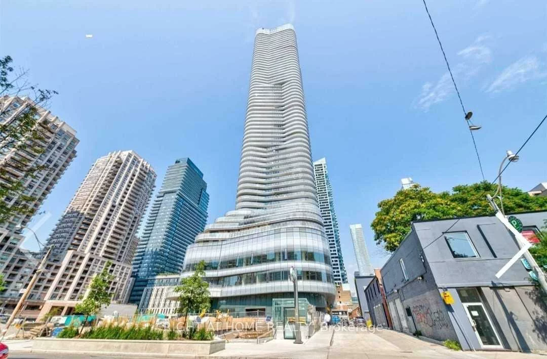 11, Wellesley, Bay Street Corridor, Toronto
