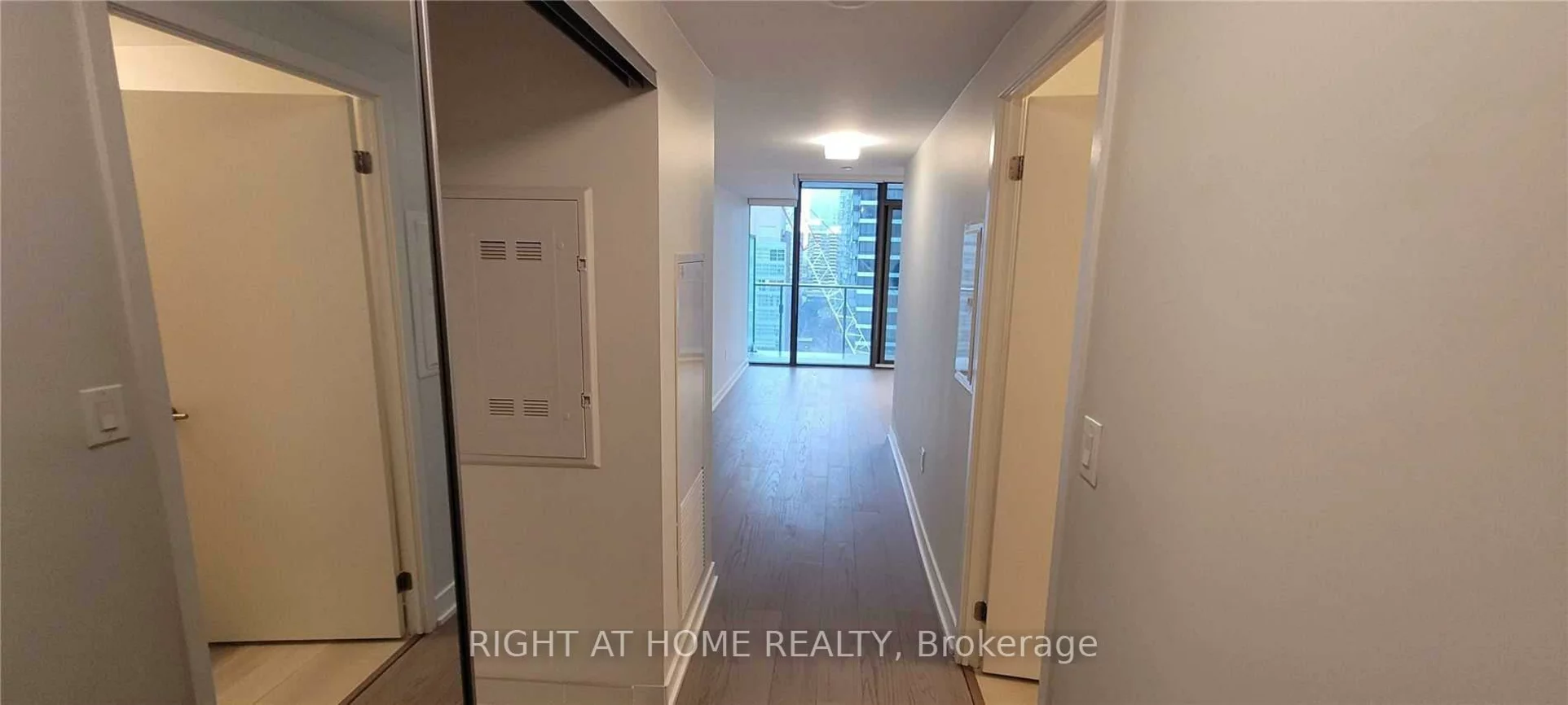 11, Wellesley, Bay Street Corridor, Toronto