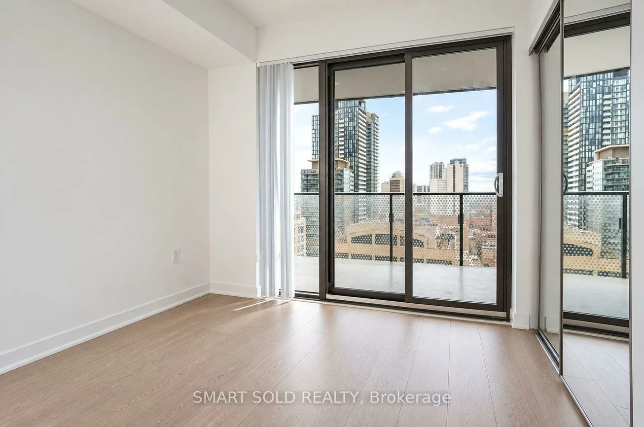 11, Wellesley, Bay Street Corridor, Toronto