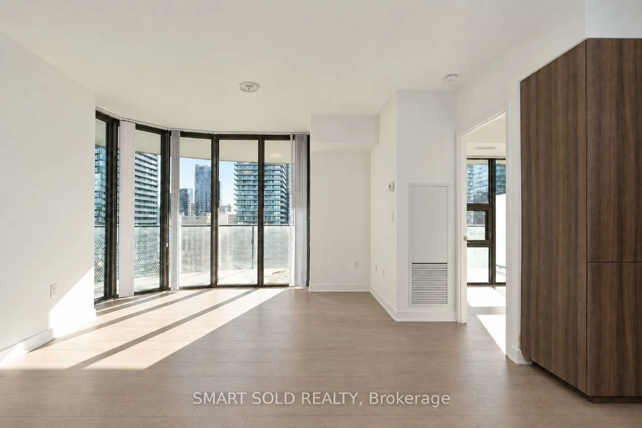 11, Wellesley, Bay Street Corridor, Toronto