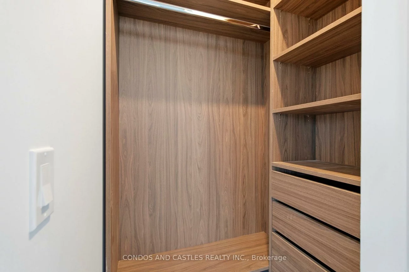 29, Green Trail, Bayview Village, Toronto