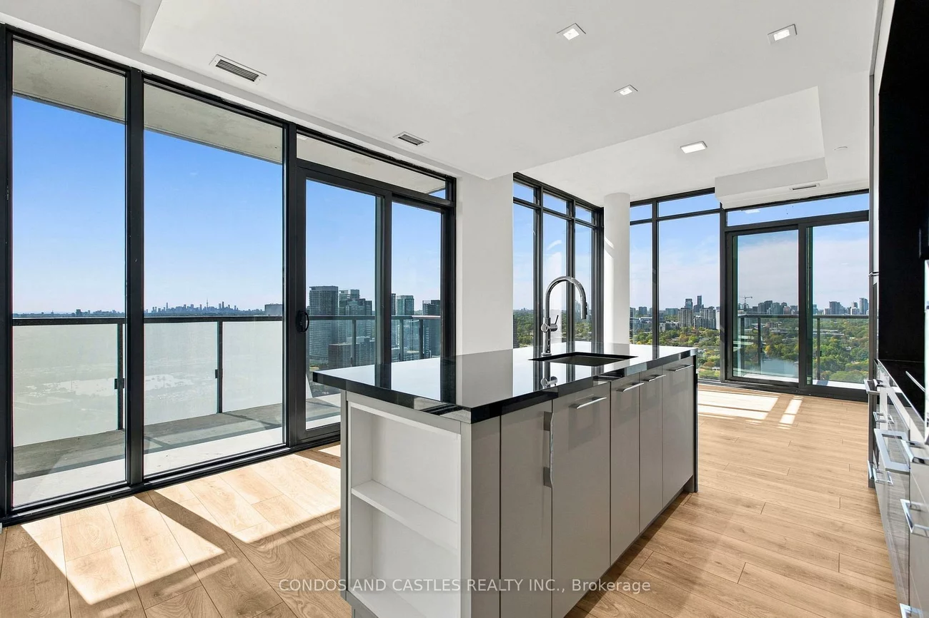 29, Green Trail, Bayview Village, Toronto
