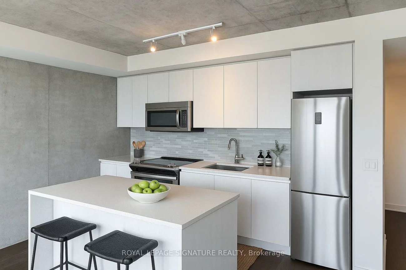 111, Bathurst, Waterfront Communities C1, Toronto