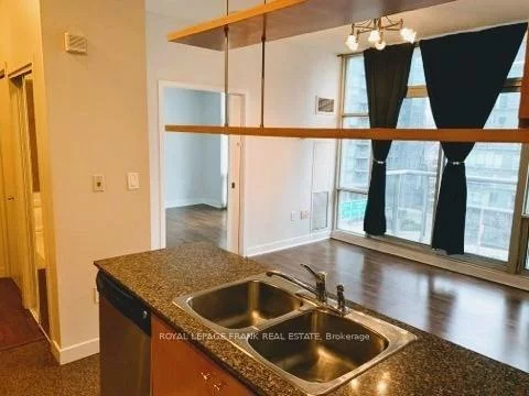 9, Spadina, Waterfront Communities C1, Toronto