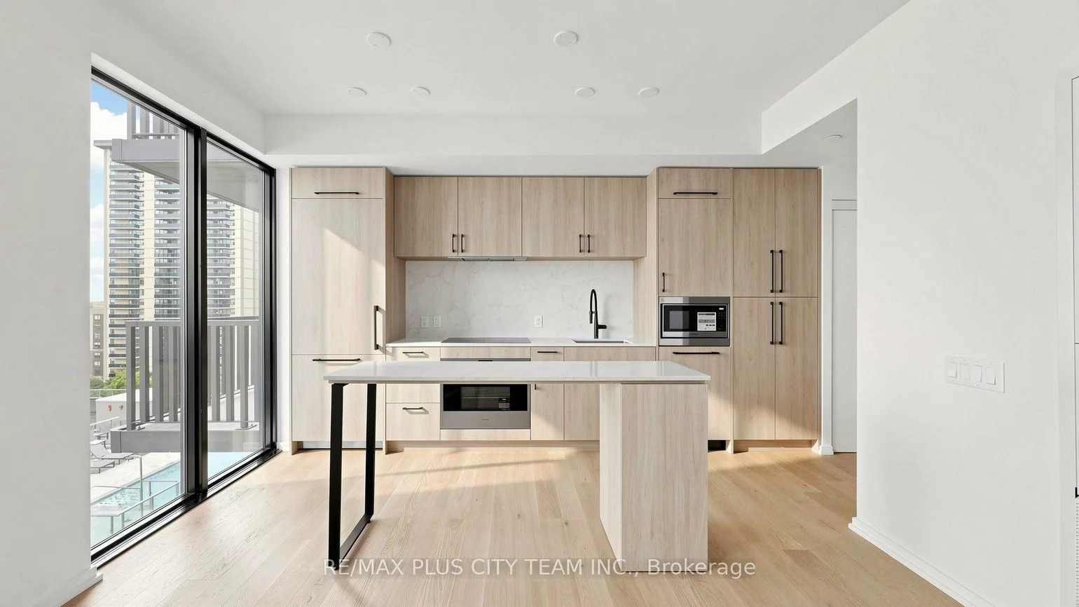 109, Erskine, Mount Pleasant West, Toronto