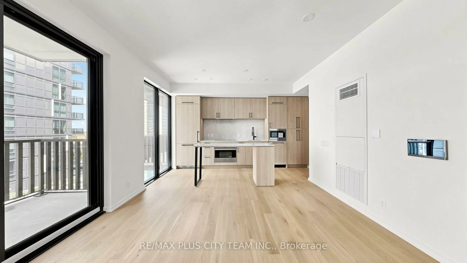 109, Erskine, Mount Pleasant West, Toronto
