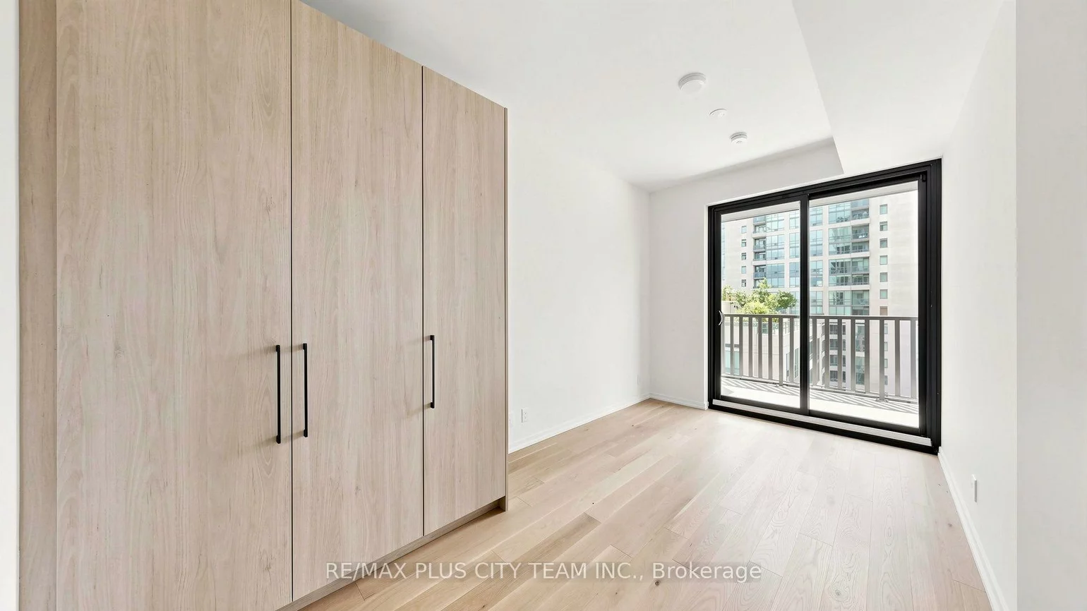 109, Erskine, Mount Pleasant West, Toronto