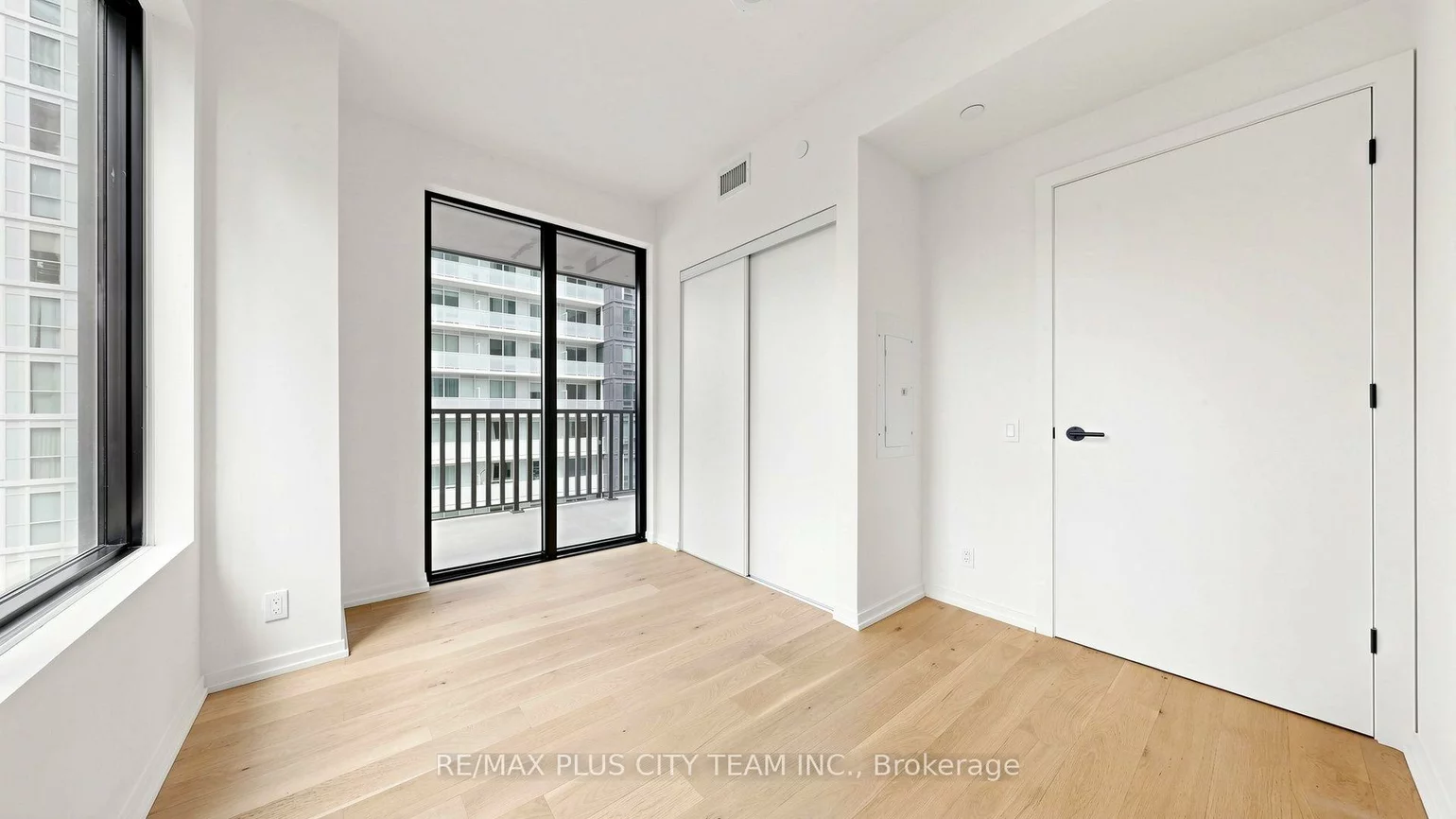 109, Erskine, Mount Pleasant West, Toronto