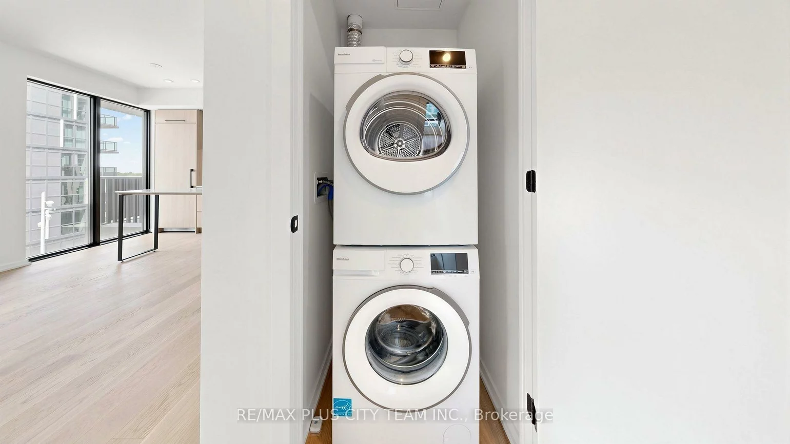 109, Erskine, Mount Pleasant West, Toronto