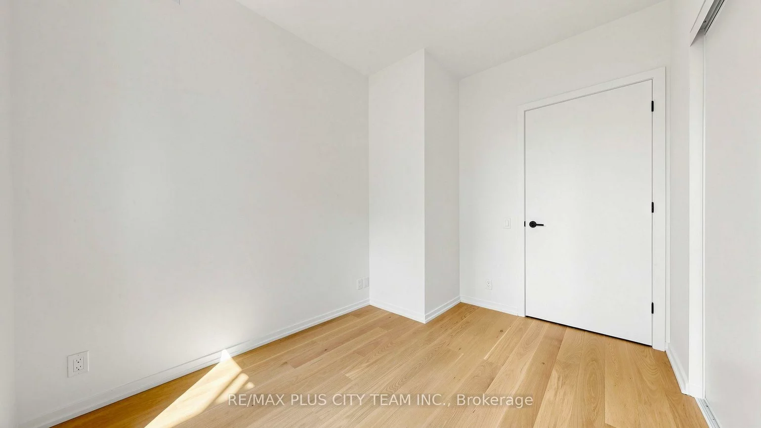 109, Erskine, Mount Pleasant West, Toronto