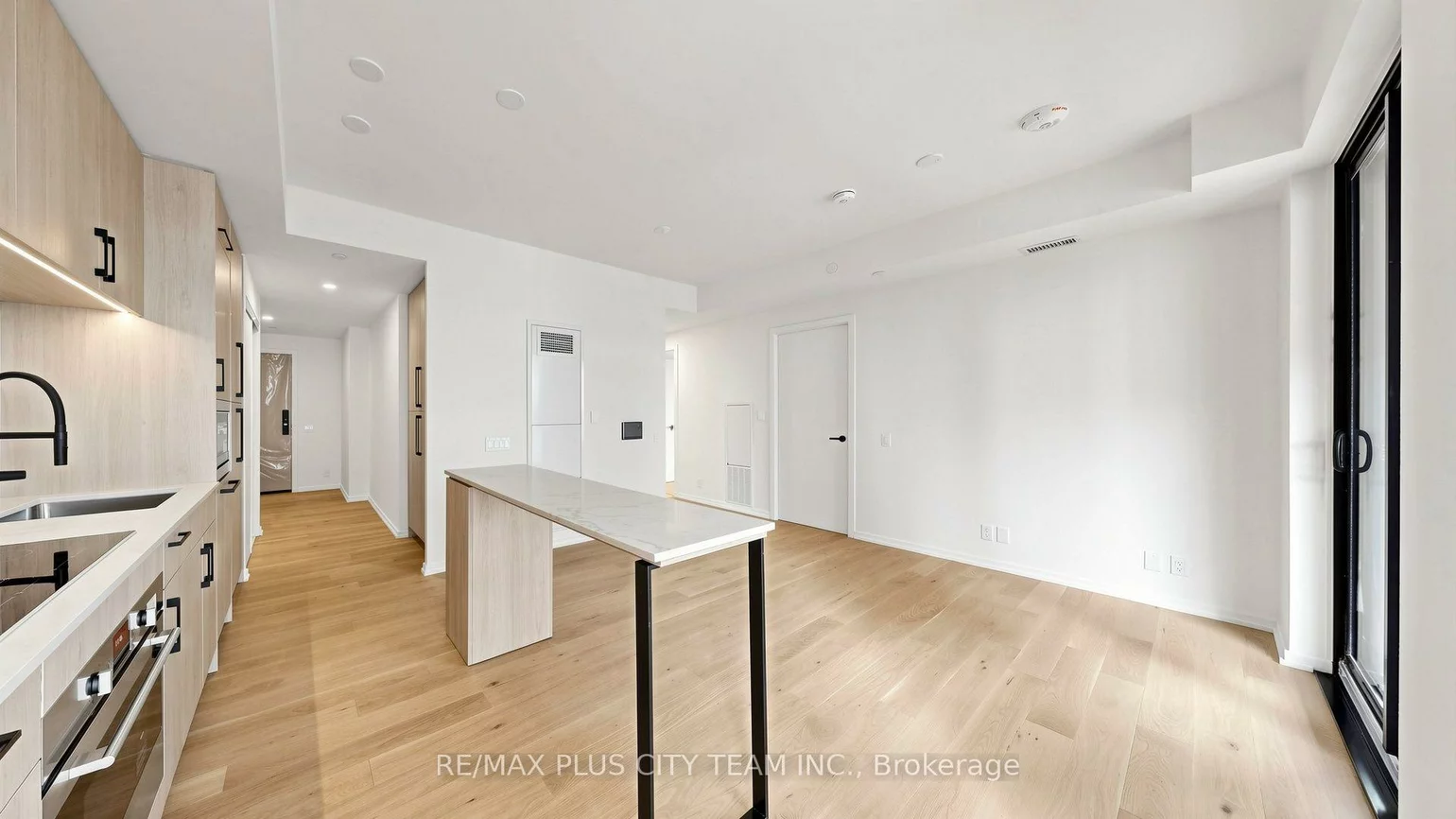 109, Erskine, Mount Pleasant West, Toronto