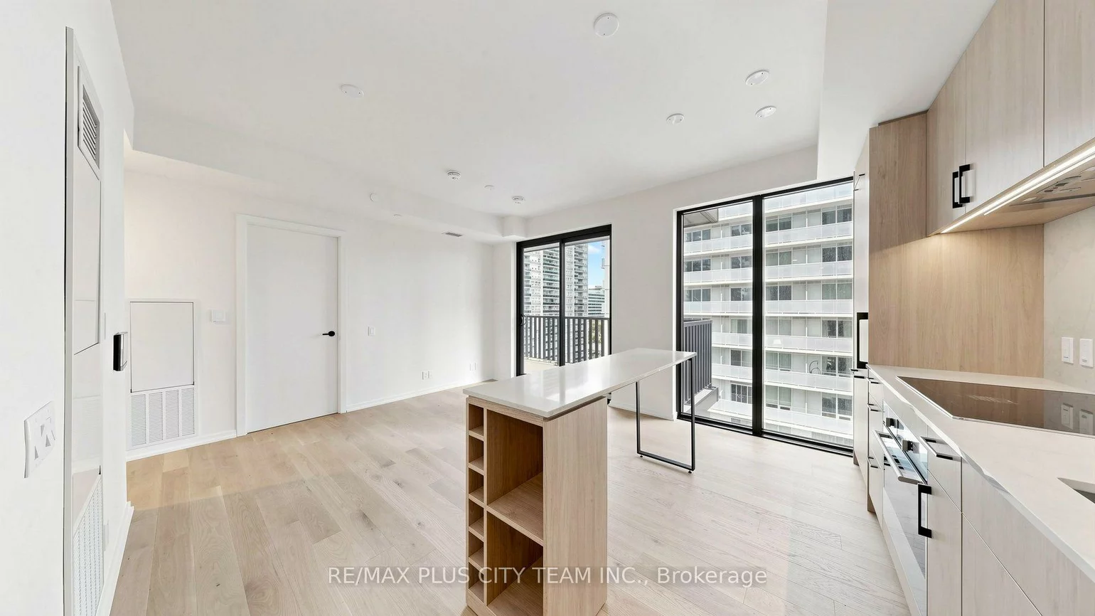 109, Erskine, Mount Pleasant West, Toronto