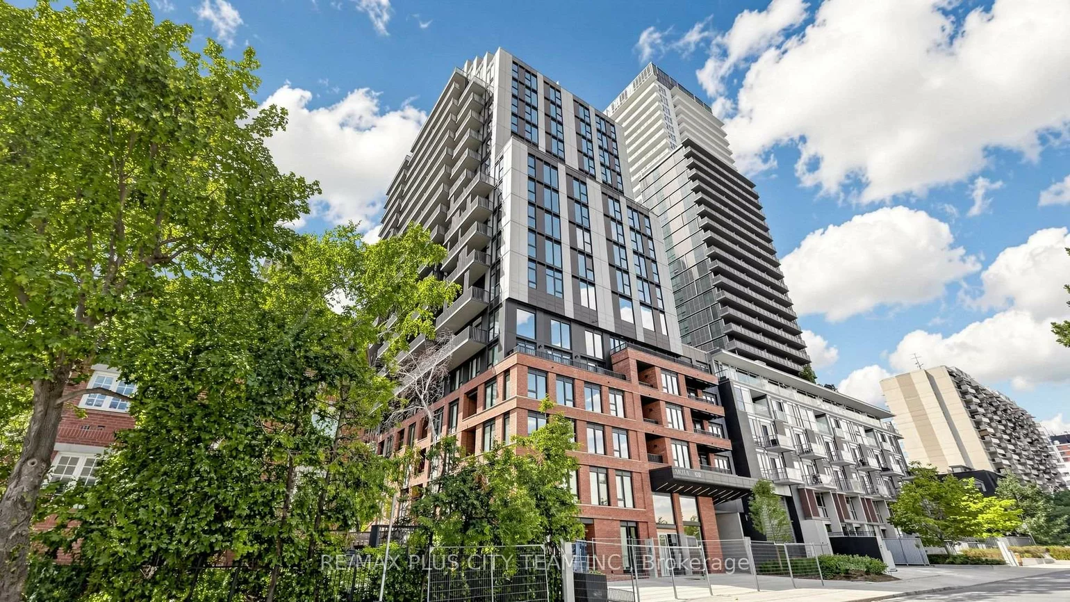 109, Erskine, Mount Pleasant West, Toronto