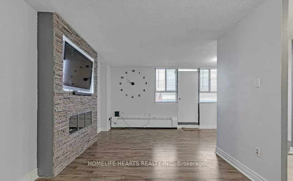 100, Dundalk, Dorset Park, Toronto